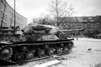 Берлин - Советский тяжёлый танк ИС-2 в Берлине.