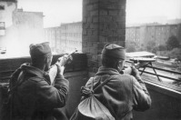 Берлин - Пулеметчики на боевой позиции во время боев за Берлин