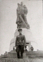 Берлин - Памятник советскому воину-победителю в Трептов-парке.