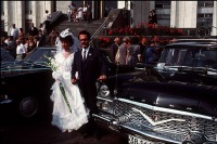 Киев - Киев. Молодожены у Центрального дворца бракосочетаний. 1988 год.