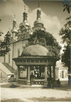 Киев - Киев. Вид на церковь Фроловского монастыря.