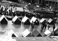 Киев - Київ. Студентське голодування в центрі  Київа, жовтень 1990 рік.
