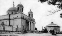 Киев - Киев. Трехсвятительская улица в 1906 году,католический собор Св.Александра.