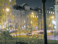 Киев - 2005 год (25.10.2005). Украина. Киев. Возле метро 