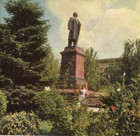 Ялта - Памятник Ленину