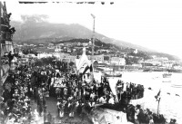 Ялта - праздничное шествие на набережной