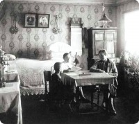 Архангельск - Интерьер соломбальского дома. Фото времён Первой мировой войны