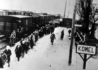 Ковель - Советские граждане под охраной немецких солдат на станции Ковель перед отправкой в Германию