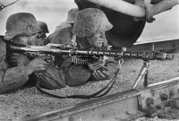 Мариуполь - Пулеметный расчет MG-34 дивизии СС «Лейбштандарт Адольф Гитлер» в боях за Мариуполь.