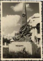 Коростень - Памятник Щорсу в Коростене перед уничтожением нацистами во время немецкой оккупации 1941-1943 гг, август 1941 года