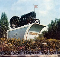 Радомышль - Памятник механизаторам (Радомышль) Украина , Житомирская область