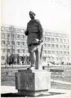 Алексеевка - Памятник неизвестному солдату на братской могиле.