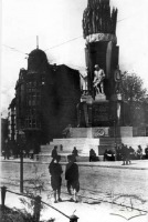 Львов - Львів.  Монумент Сталінської Конституції (споруджено в 1939 р.) на нинішньому пр.Свободи.