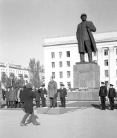 Херсон - Посвящение в курсанты. У памятника Ленину на площади Свободы