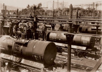 Борислав - Борислав.  Завантаження цистерн нафтою на залізничній станції.