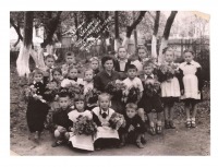 Трускавец - Выпуск 1-го класса Трускавецкой школы. 1956-1957 учебный год.