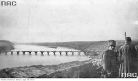 Каменец-Подольский - Жванець.  Міст через Дністер і російські солдати під час  1-ї світової війни.