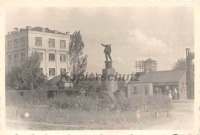 Смела - Разрушенный немецкими оккупантами памятник Ленину в Смеле Черкасской области, 1941
