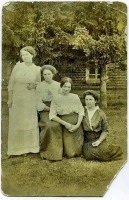 Воронеж - София Багрянская (жена Ивана Васильевича Гузикова) с сестрами