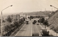 Могилёв - Могилев. Вид с пешеходного моста на проезжую часть ул.Челюскинцев