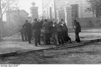 Могилёв - Могилев, евреи, занятые в уборке города после боевых действий
