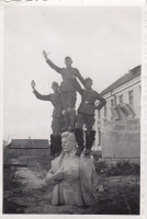 Осиповичи - Разрушенный нацистами памятник Сталину в Осиповичах во время Великой Отечественной войны