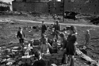 Австрия - Австрия, 1948 год - Дети, играющие на пустыре на месте снесенных развалин