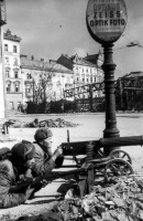 Вена - Пулеметчики ведут уличный бой в центральной части г.Вены
