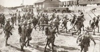 Баку - Британские войска на пути к Баку.