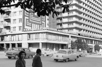 Ереван - Ul. Abovyana 1973 Moy Otec na balkone.