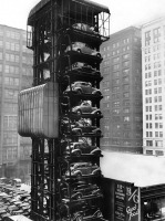 Соединённые Штаты Америки - Чикаго.  Вертикальне паркування автомобілів.