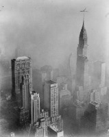 Нью-Йорк - Smog obscures view Chrysler Building from Empire State Building США, Нью-Йорк (штат), Нью-Йорк, Манхеттен
