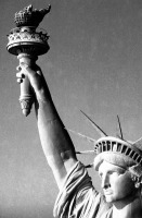 Нью-Йорк - Statue of Liberty США,  Нью-Йорк (штат),  Нью-Йорк,  Манхеттен