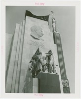 Нью-Йорк - Барельеф И.В. Сталина на фасаде Советского павильона, Нью-Йорк