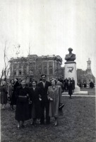Саратов - Памятник Н.Г.Чернышевскому в университетском городке.