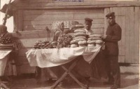 Саратов - Продажа булок на саратовской пристани