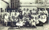 Саратов - Жители Дома ученых во дворе  1 мая 1927г.