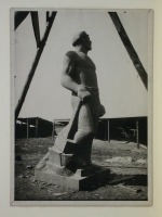 Саратов - Фигура рабочего на памятнике борцам революции 1905 года
