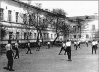 Саратов - Учащиеся 1-й мужской гимназии играют в футбол