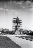 Саратов - Памятник В.И.Ленину на площади Революции в лесах
