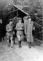Франция - Глава французских представителей генерал Ш.Хюнтцигер, дипломат Л.Ноэль и др. на переговорах о перемирии в Компьенском лесу