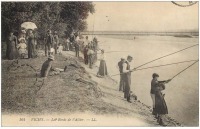 Франция - Франция.  Курорт Виши.  Ловля рыбы на реке.