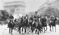 Париж - Елисейские поля и Триумфальная арка в июне 1940 года.