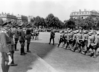 Париж - Немецкие генералы принимают парад немецких войск в Париже 14 июня