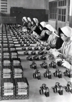 Токио - Сборка первых фотоаппаратов Canon. Токио, Япония, 1934 год.