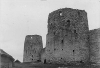 Изборск - Изборск Крепость Башни Рябиновка и Темнушка Вид на башни и часть западной стены