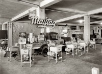 Старые магазины, рестораны и другие учреждения - Выставка-продажа электрических стиральных машин фирмы Maytag