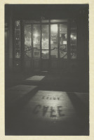 Старые магазины, рестораны и другие учреждения - Андре Кертеш. Кафе Экстра в Париже