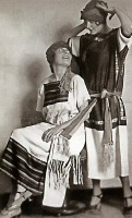 Ретро мода - Лиля Брик и Эльза Триоле а платьях работы Н.Ламановой, 1923 г.