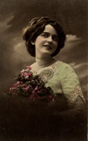Ретро открытки - Жінка з квітами.
